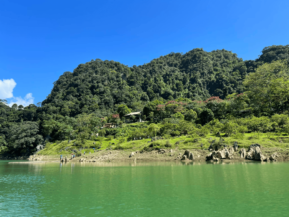 Prepare your camera to capture the dramatic transformations, especially during transition periods between dry and rainy seasons (Source: Fanpage Khu Du Lịch Sinh Th&aacute;i Hồ Thang Hen)